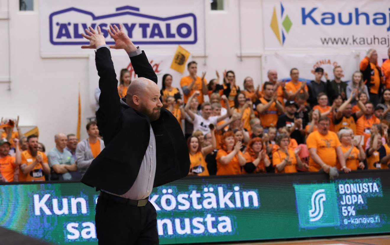Jussi Laakson johdolla Karhu Basket saavutti ensimmäiset Suomen mestaruutensa. (Kuva: Ville Vuorinen)