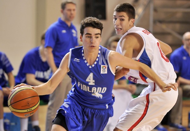 Maxhuni on kuulunut ikäluokkansa pistetykkeihin aina 16-vuotiaista (kuvassa) nykypäivään. Kuva: FIBA Europe.