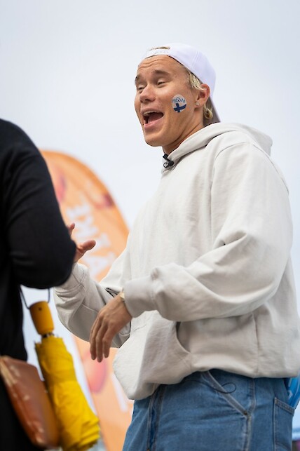 “Suuuuuuuusiiiiiijengiiiiii! Jaakko Parkkali heitti oman kannustushuutonsa Susijengille. 