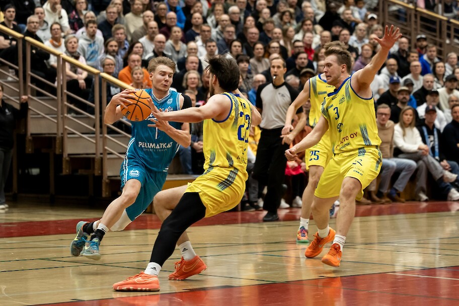 Otto Frilander (16/5) oli vaikea pideltävä Huiman puolustukselle. Kuva: @kauttoiinasportgraphy