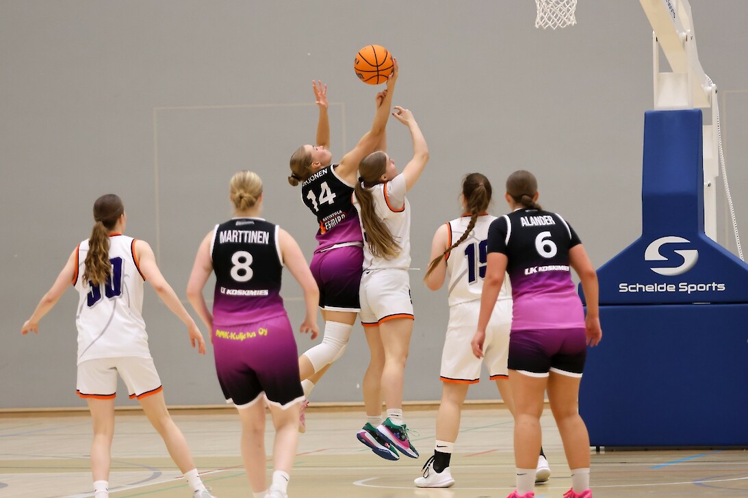 Pirteästi esiintynyt Catz joutui taipumaan naisten I divisioonan viikon ainoassa ottelussa. Kuva: @jokke_juoksija