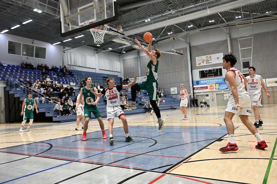 Hyvinkään Ponteva rynni Michael Pietrzykin johdolla kauden toiseen voittoon. Kuva: Hyvinkään Ponteva