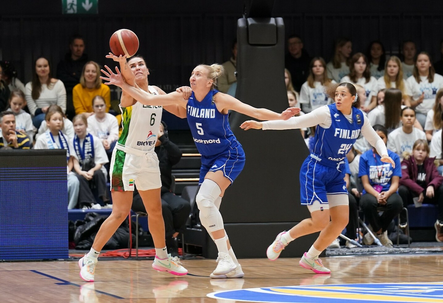 Pelander pysäyttämässä Liettuan hyökkäystä 2022 Urheassa. Kuva: Ville Vuorinen