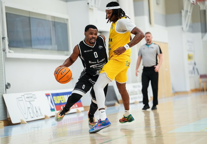 Joey Holifield (0) ja Tyler Harris ovat olleet sarjan tehokkaimpia pelaajia. Kuva: Ville Vuorinen