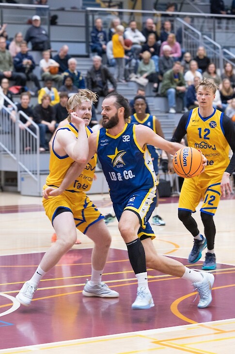 Eldar Skamo tilastoi tupla-tuplan runkosarjassa. Kuva: Torpan Pojat