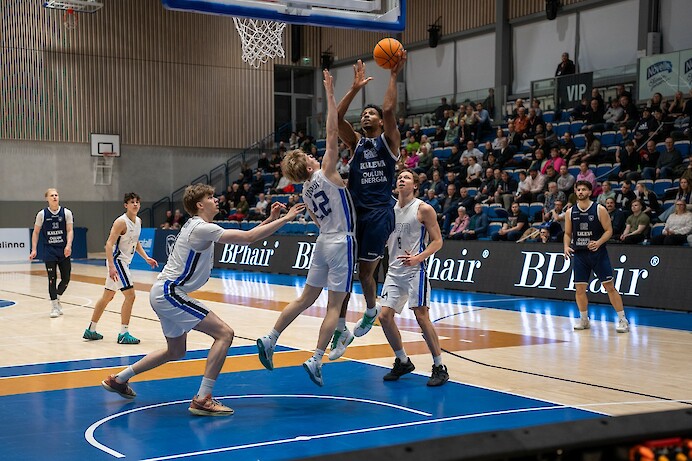 Kyle Johnson ja ACO Basket ovat kestäneet paineet puolivälierissä. Kuva: Iitu Lehtonen