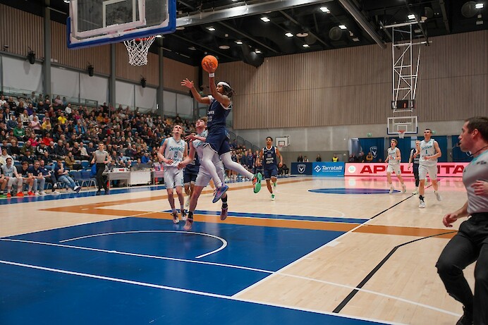 Tyler Harris oli ottelun hahmo, kun ACO Basket selvitti tiensä finaaleihin. Kuva: Iitu Lehtonen